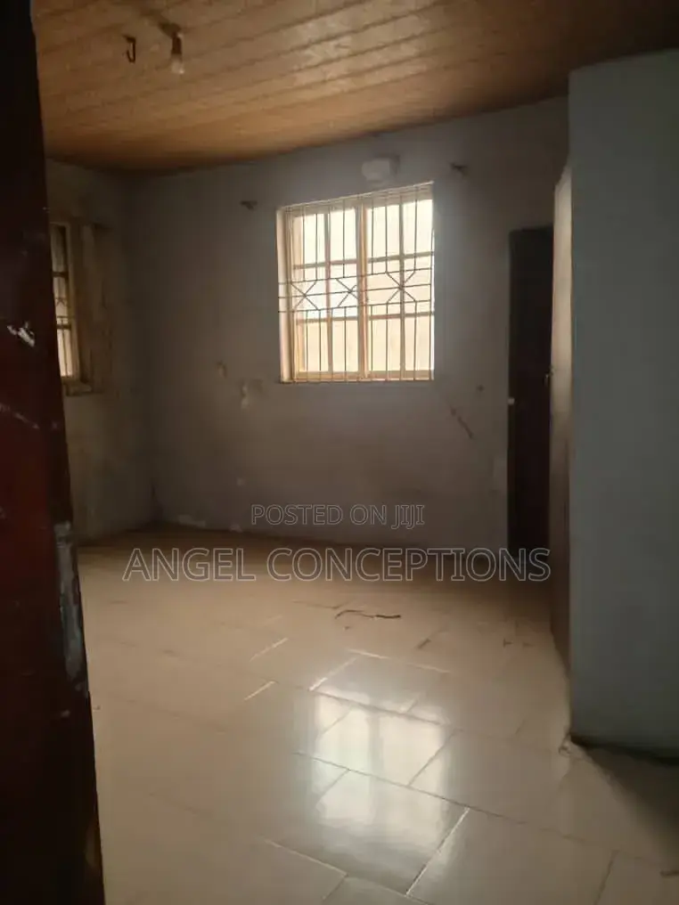 3bdrm Apartment in Ebute Metta for rent in Ebute Metta