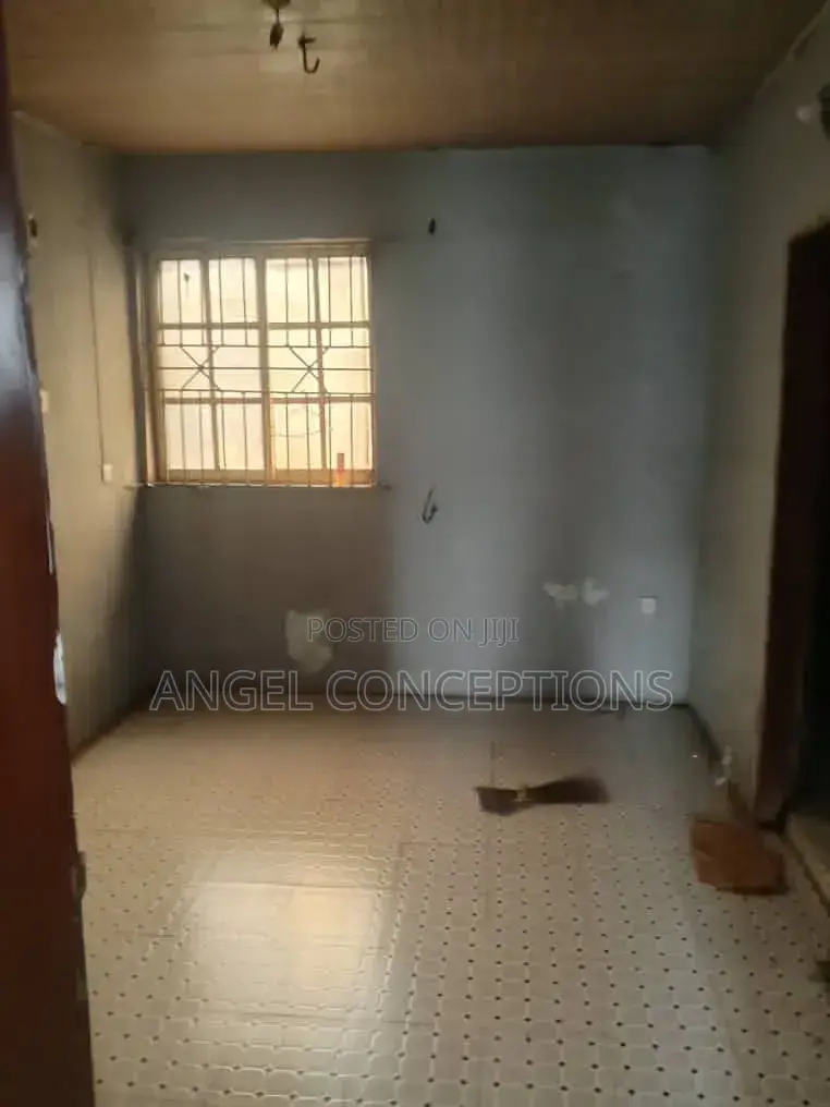 3bdrm Apartment in Ebute Metta for rent in Ebute Metta