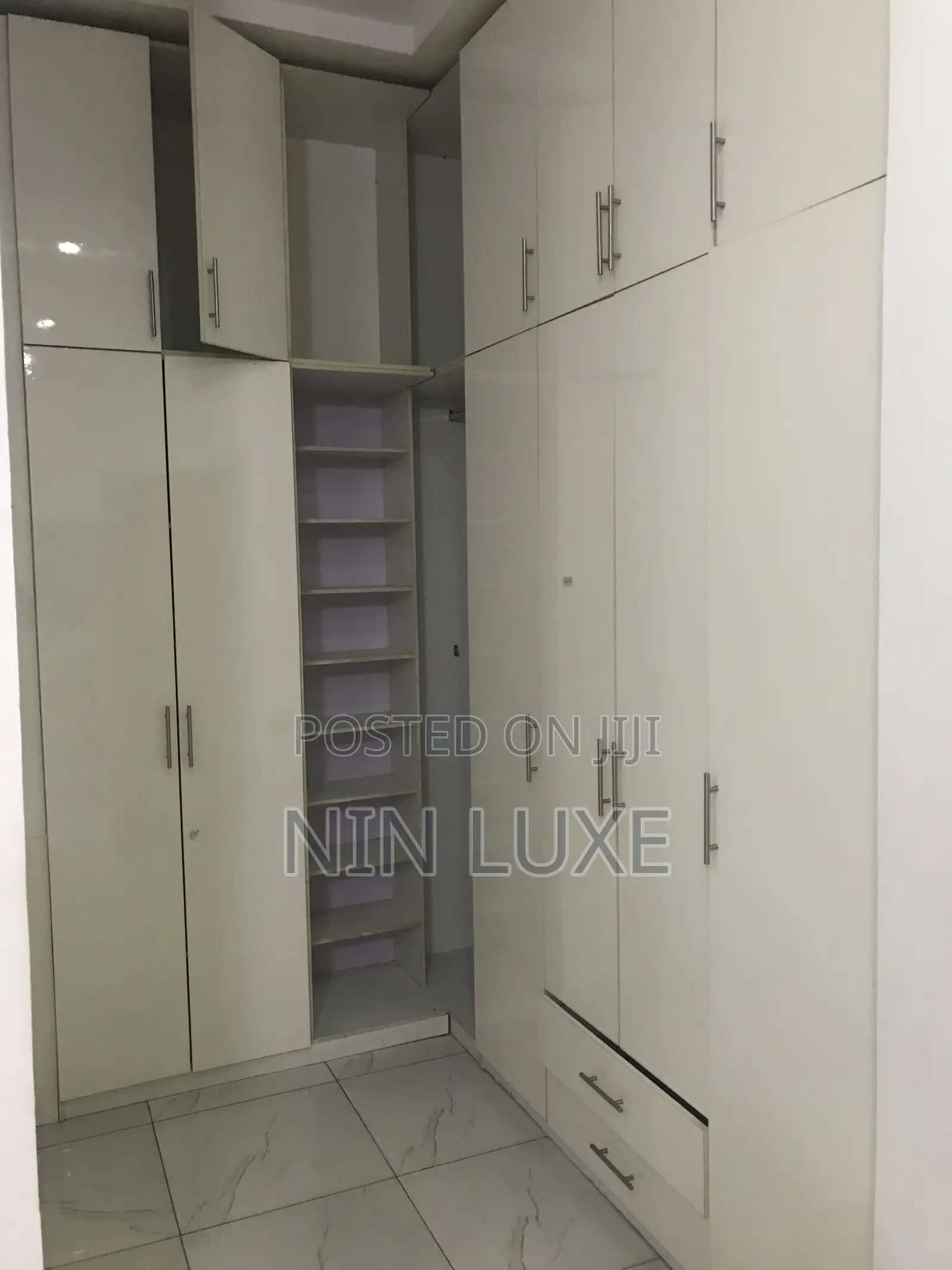 A Beautiful Room en-Suite in a Luxurious Shared Apartment in Lekki Phase 2