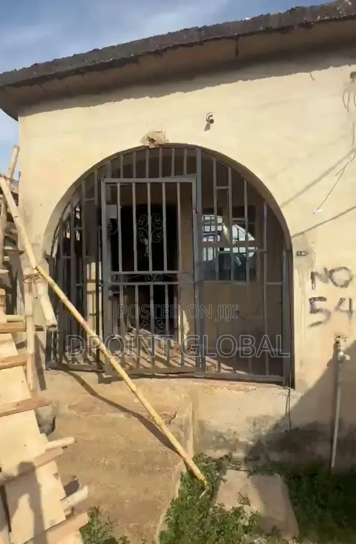 2bdrm House in In Estate, Iyana Ipaja for sale in Iyana Ipaja