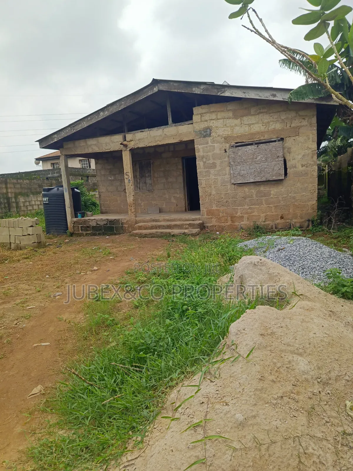 6bdrm Bungalow in Bayo Block Off Oju for sale in Ado-Odo/Ota