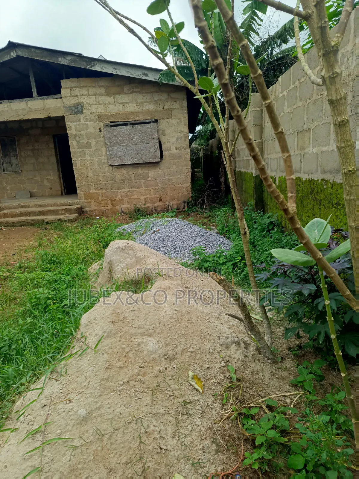 6bdrm Bungalow in Bayo Block Off Oju for sale in Ado-Odo/Ota