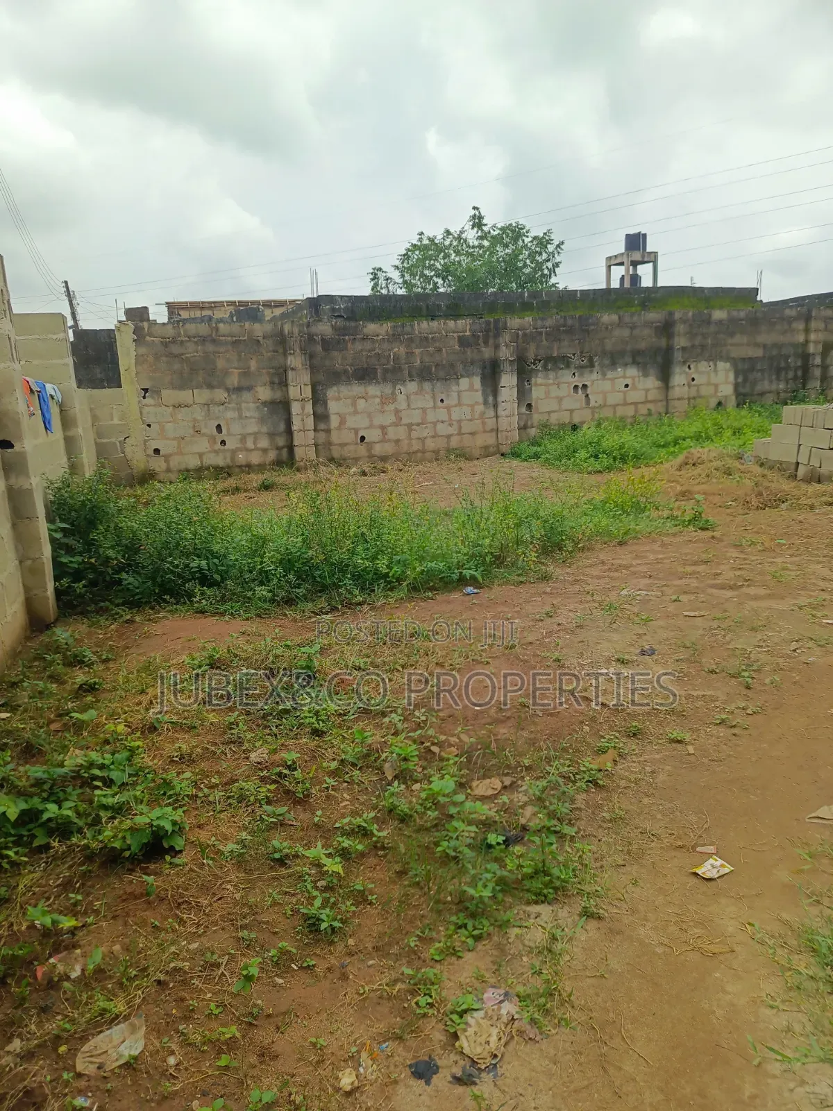 6bdrm Bungalow in Bayo Block Off Oju for sale in Ado-Odo/Ota