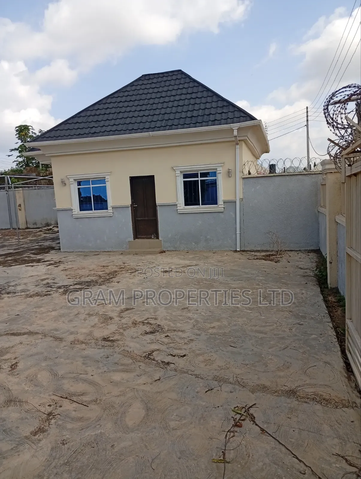 3bdrm Bungalow in Angwa Funlani, Bwari / Bwari for sale in Bwari / Bwari
