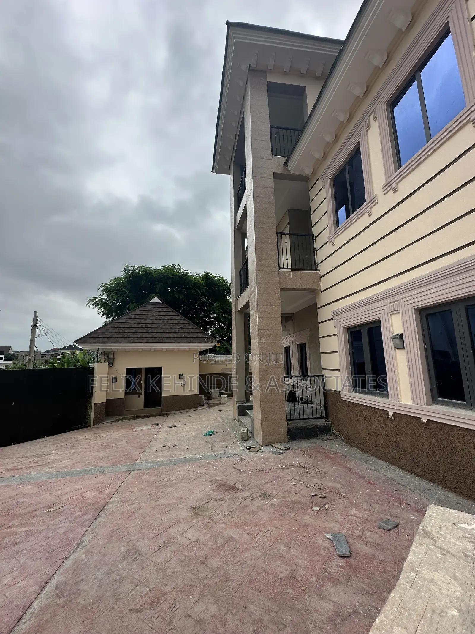 5bdrm Duplex in Federal Housing, Agodi for sale in Agodi