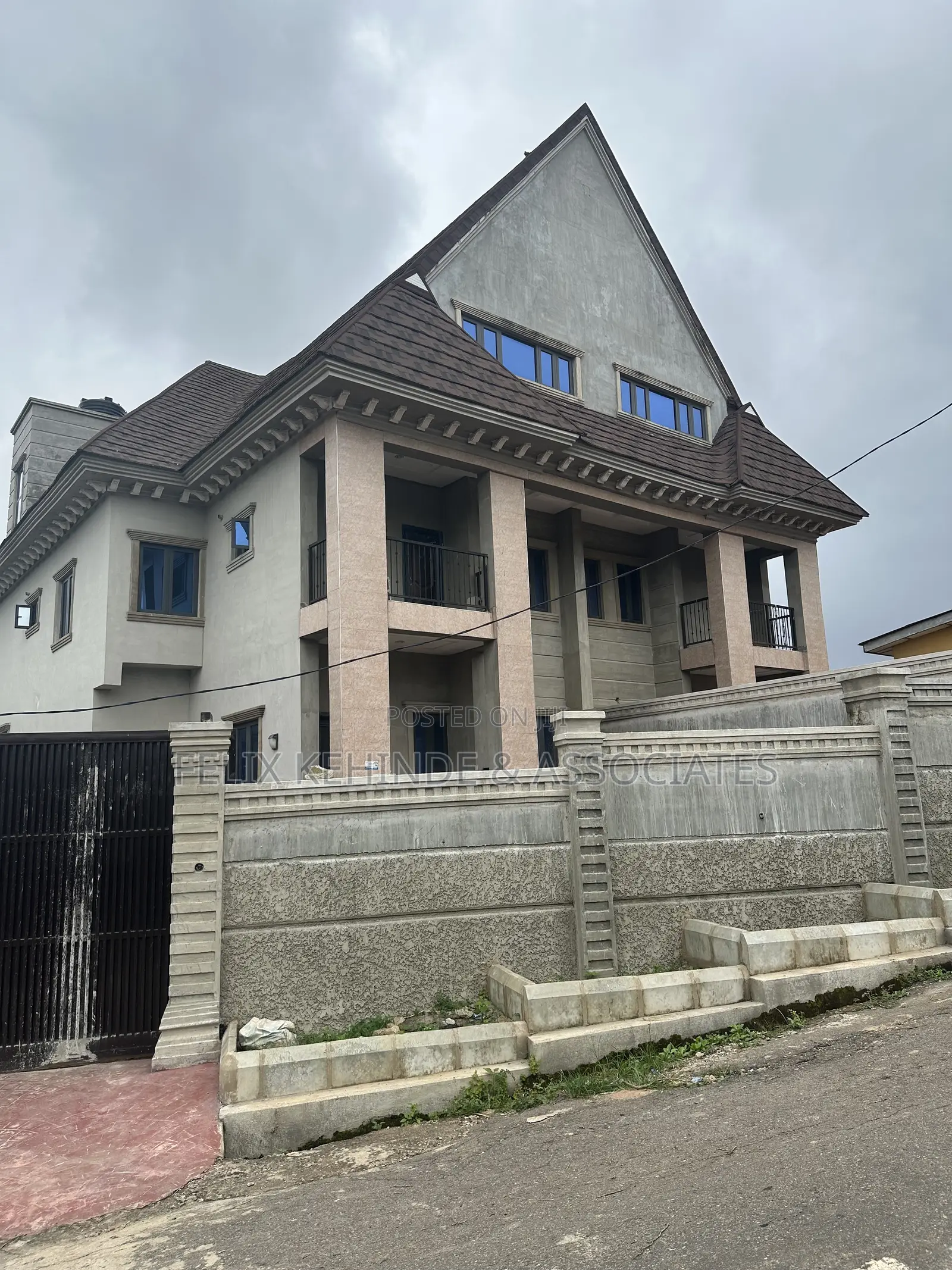 5bdrm Duplex in Federal Housing, Agodi for sale in Agodi