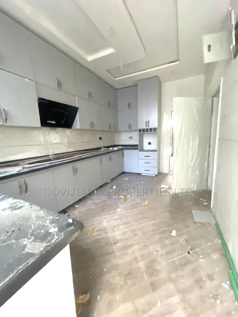 4bdrm Duplex in VGC / Ajah for sale in VGC / Ajah