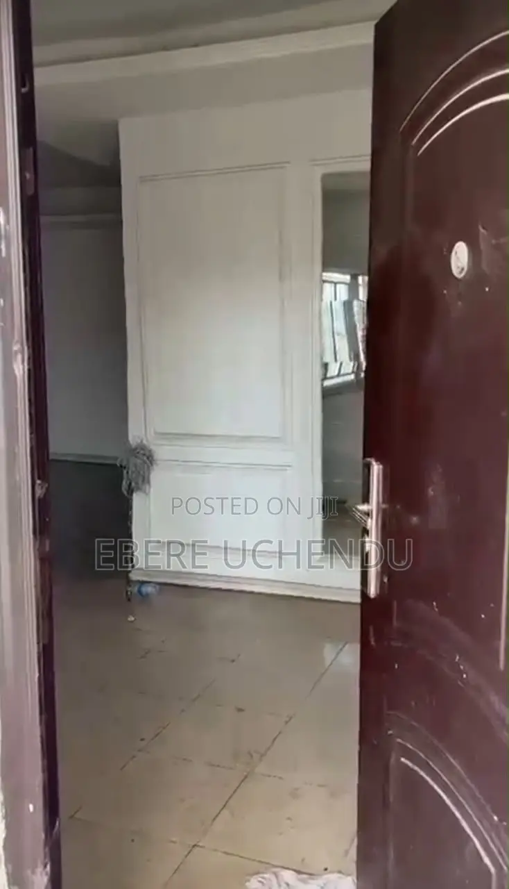 2bdrm Block of Flats in Aguda Surulere for rent in Surulere