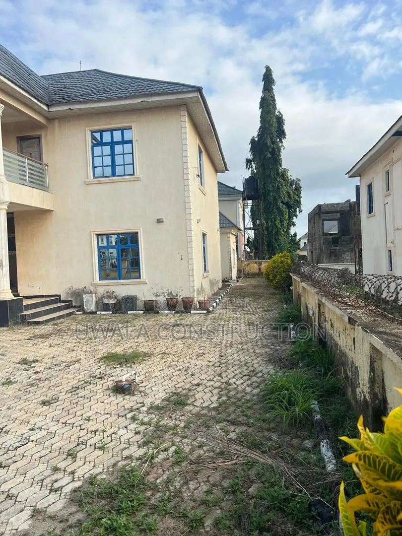 5bdrm Duplex in Orozo for rent in Orozo