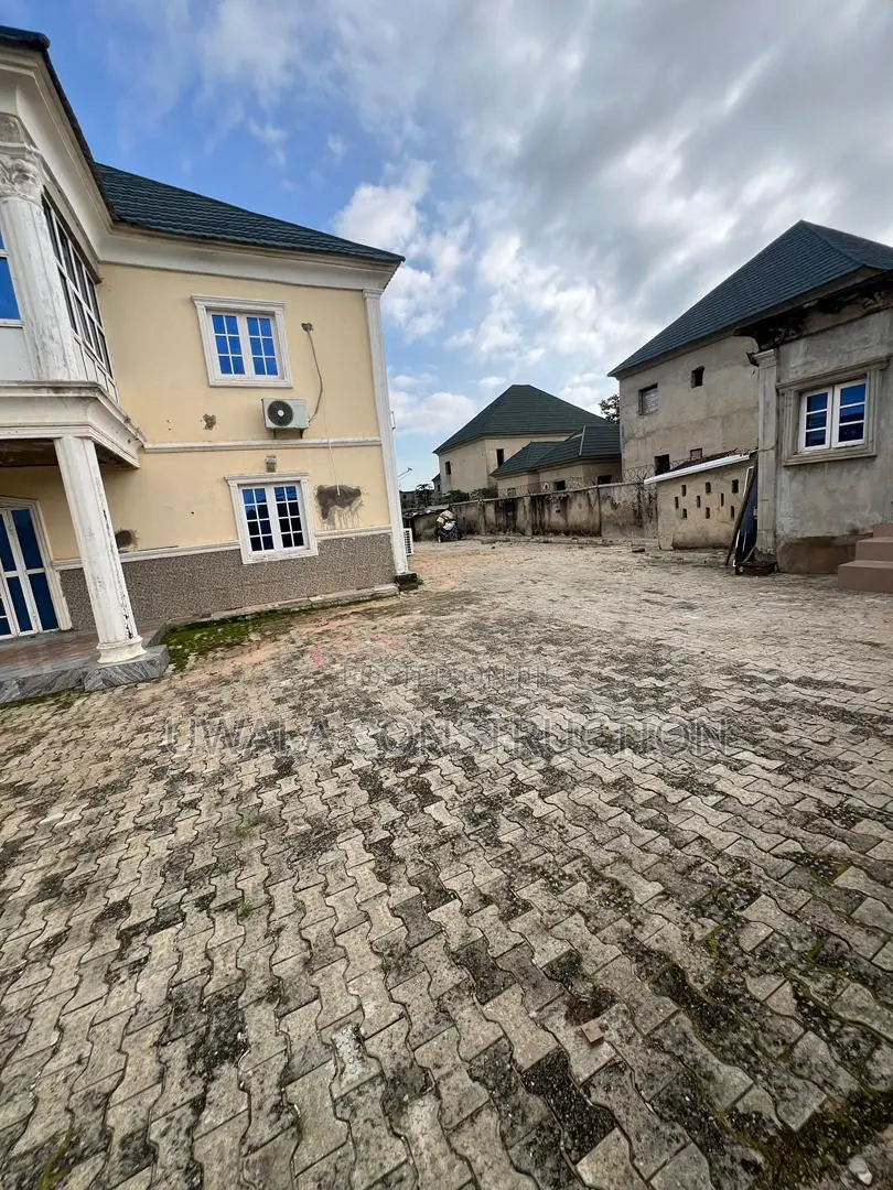 5bdrm Duplex in Orozo for sale in Orozo