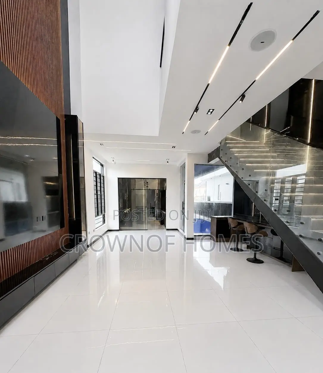 5bdrm Duplex in Ologolo for sale in Ologolo