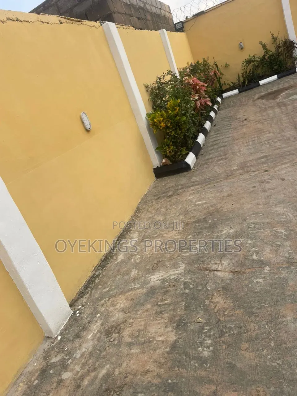 2bdrm Block of Flats in Abado Elewure, Oluyole for rent in Oluyole