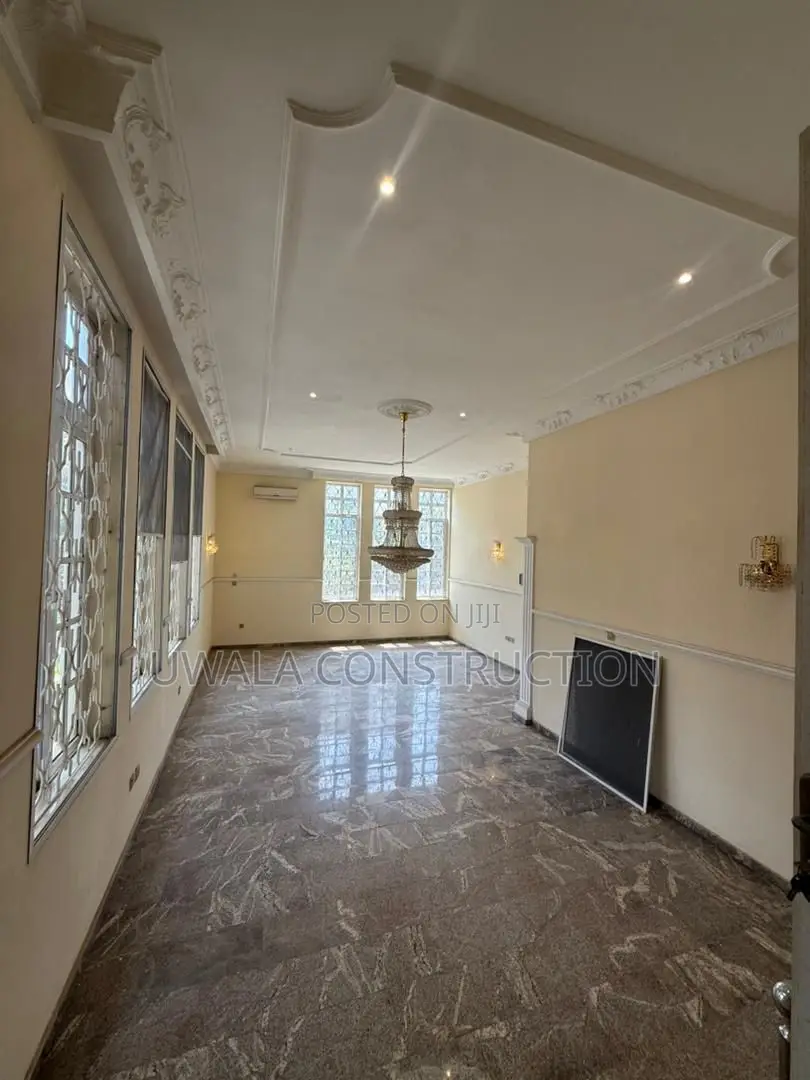 11bdrm Duplex in Guzape District for sale in Guzape District
