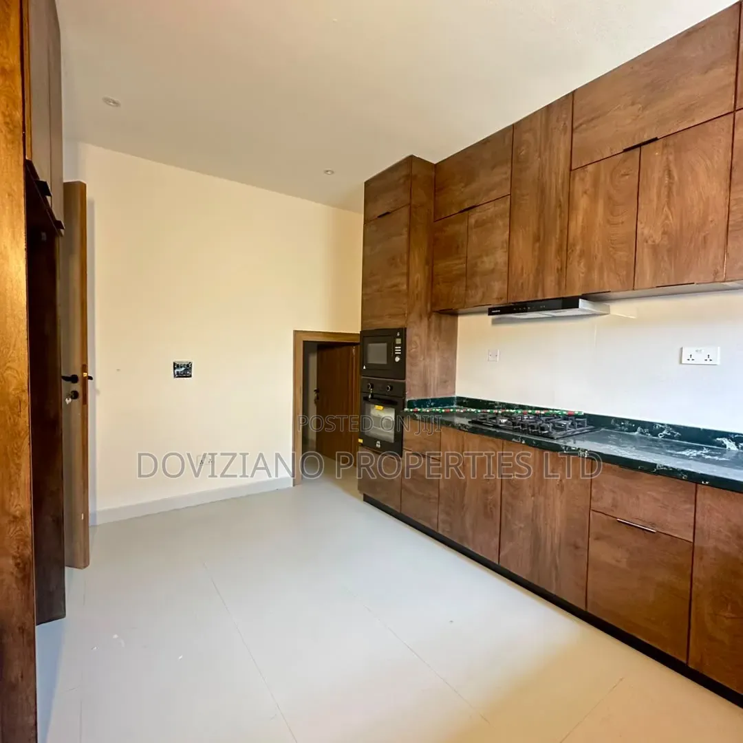 4bdrm Duplex in Chevron for sale in Chevron