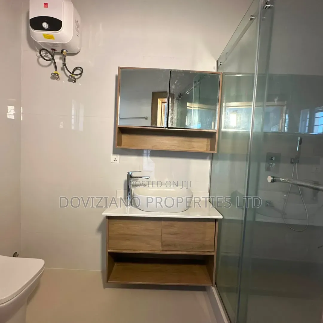 4bdrm Duplex in Chevron for sale in Chevron