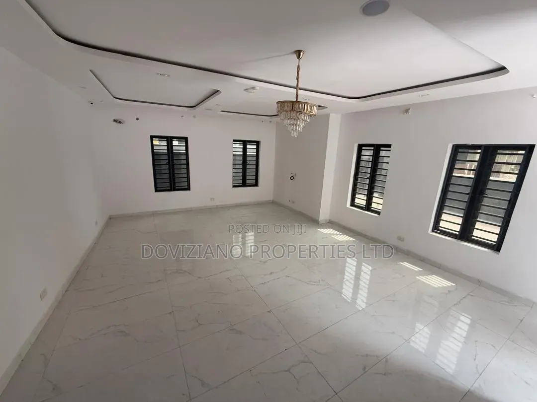 5bdrm Duplex in Lekki Phase 1 for sale in Lekki Phase 1