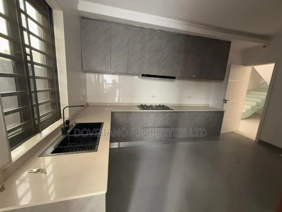 5bdrm Duplex in Lekki Phase 1 for sale in Lekki Phase 1