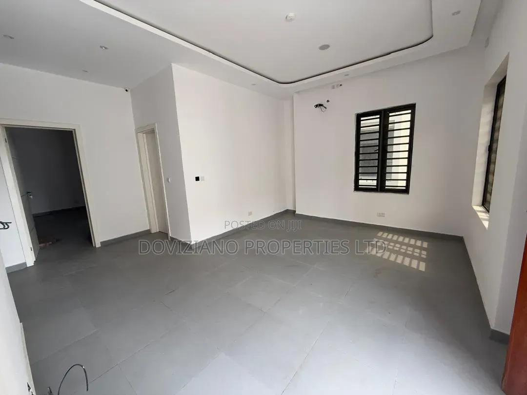 5bdrm Duplex in Lekki Phase 1 for sale in Lekki Phase 1