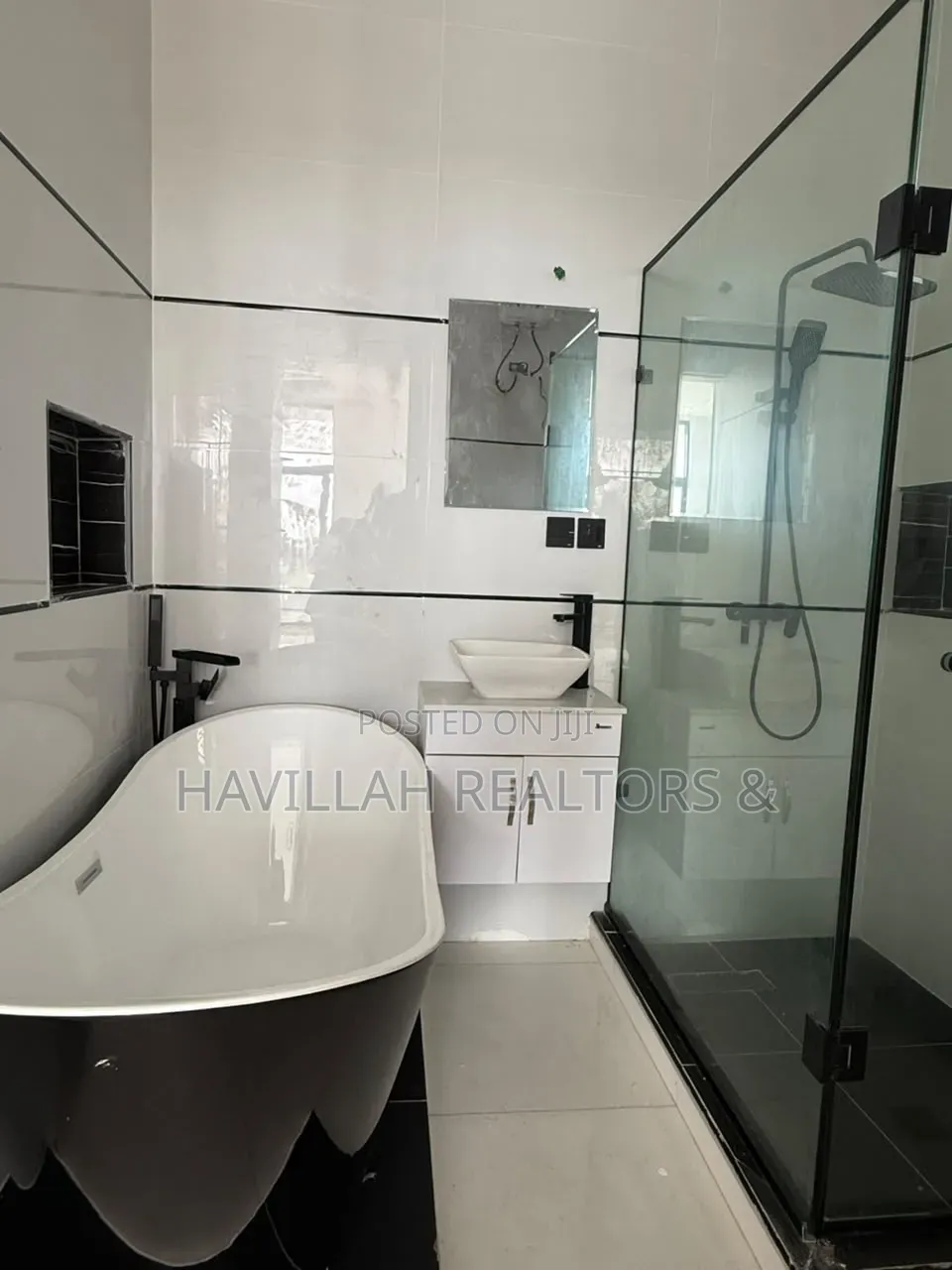 5bdrm Duplex in Sangotedo for sale in Sangotedo