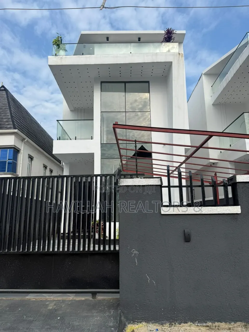 5bdrm Duplex in Sangotedo for sale in Sangotedo