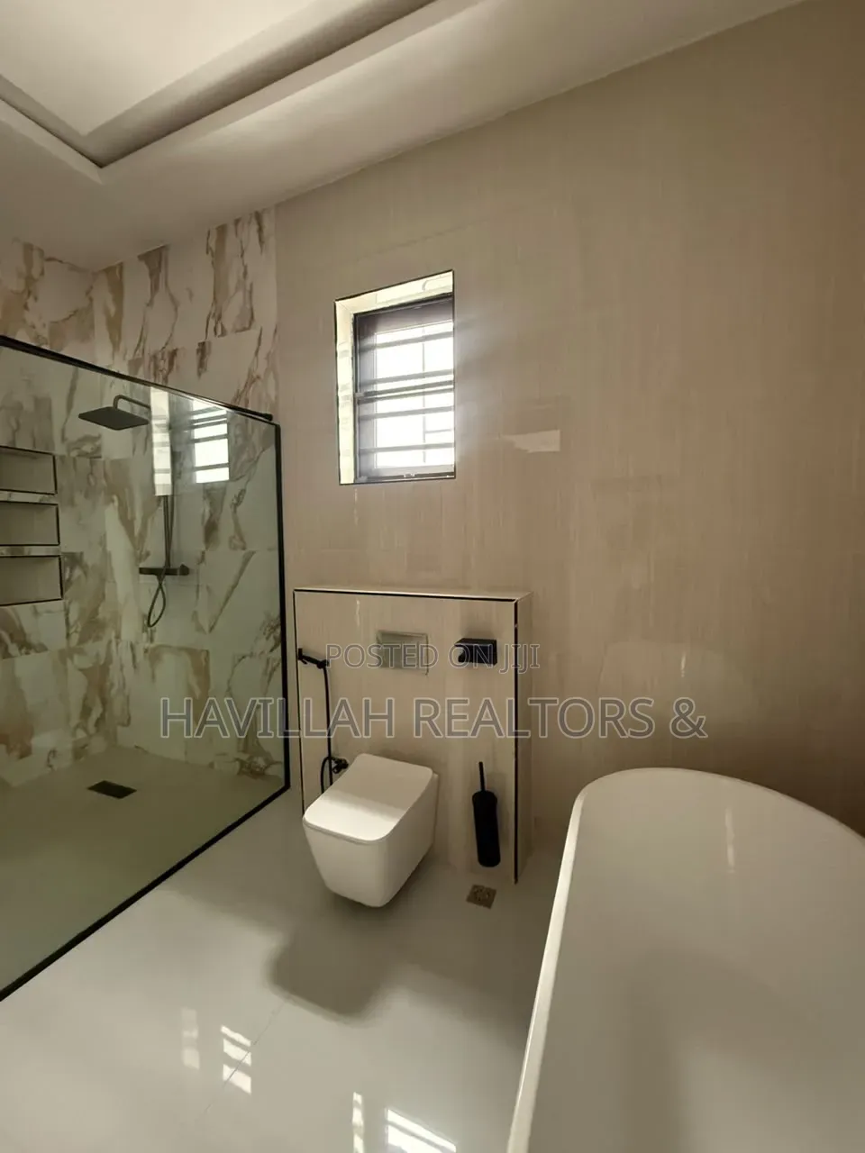 5bdrm Duplex in Chevron for sale in Chevron