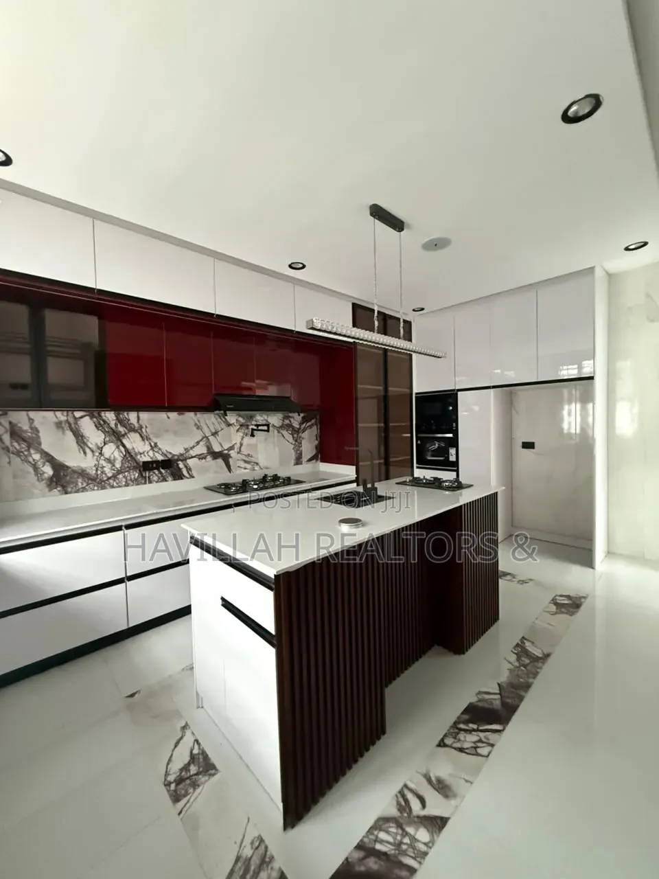 5bdrm Duplex in Chevron for sale in Chevron