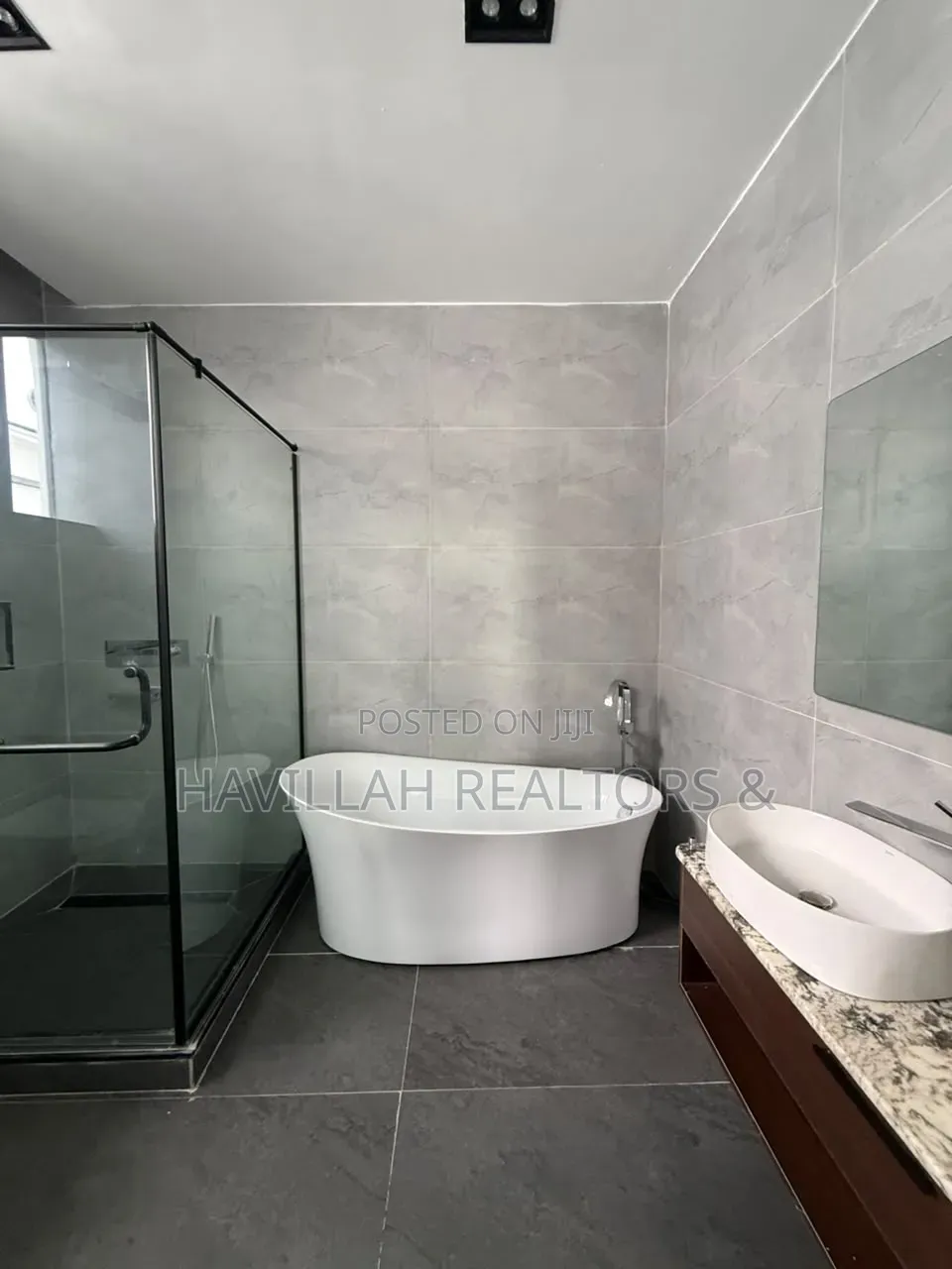 5bdrm Duplex in Ikate for sale in Ikate