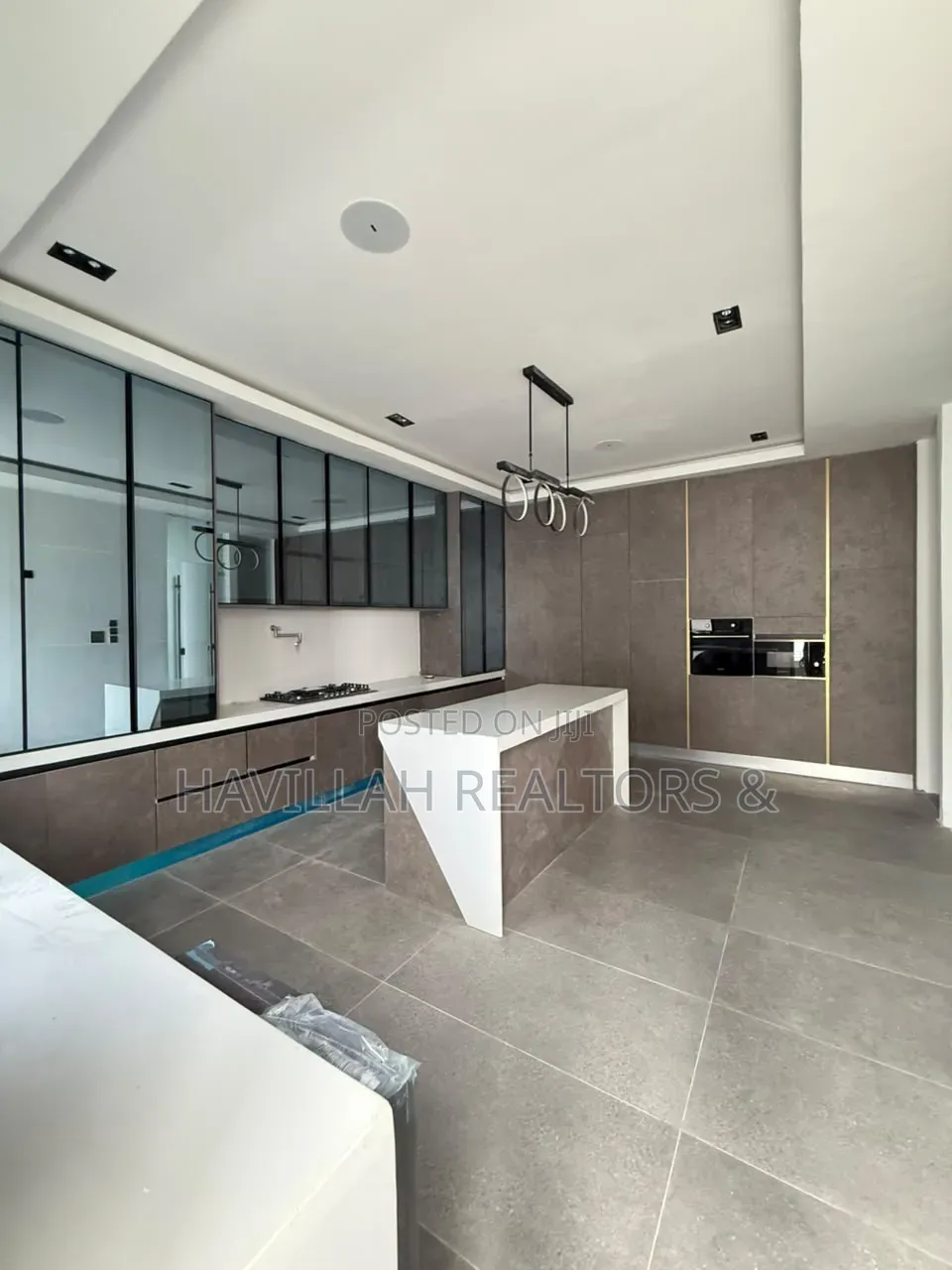 5bdrm Duplex in Ikate for sale in Ikate