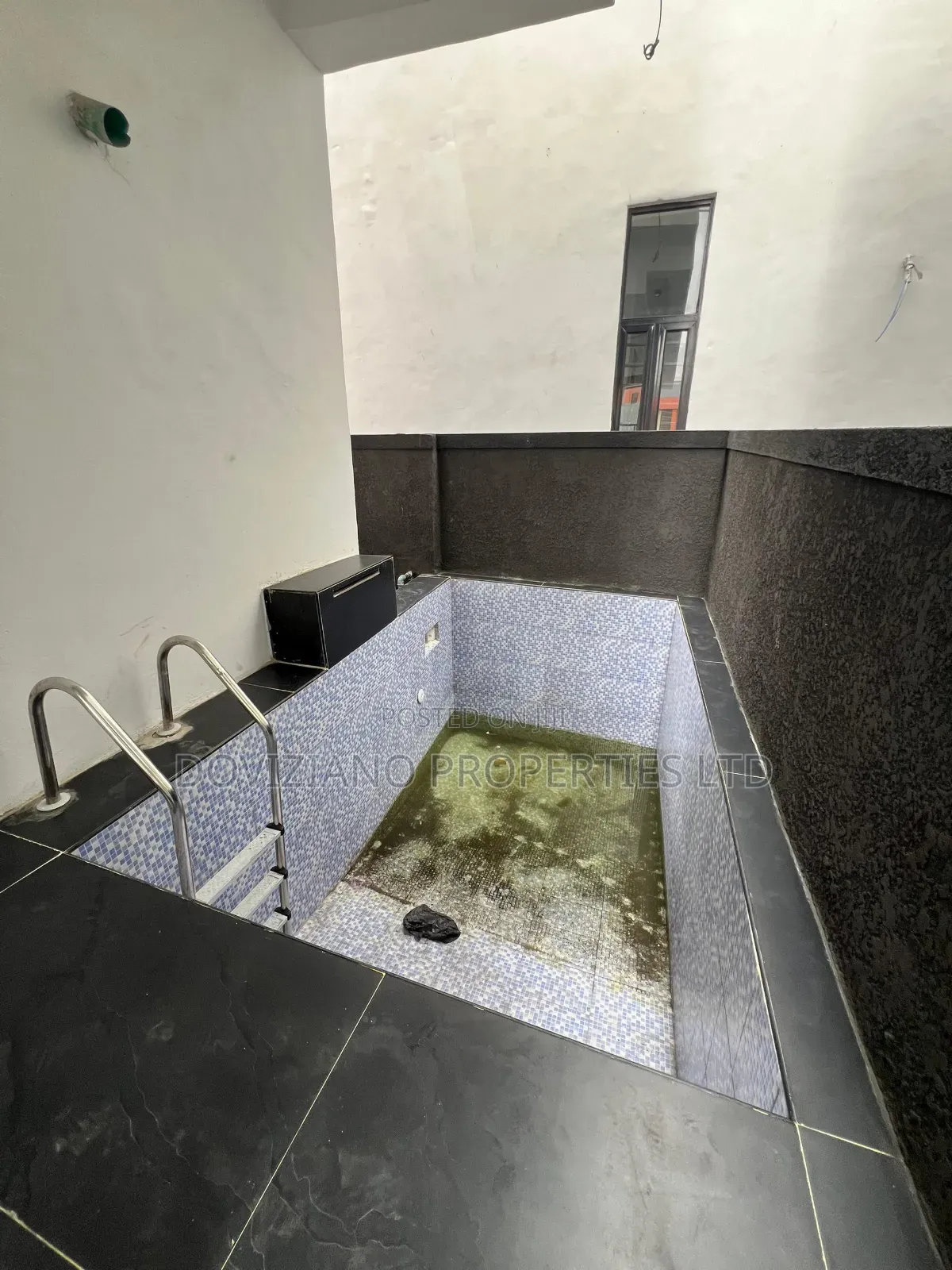 4bdrm Duplex in Ikota for sale in Ikota