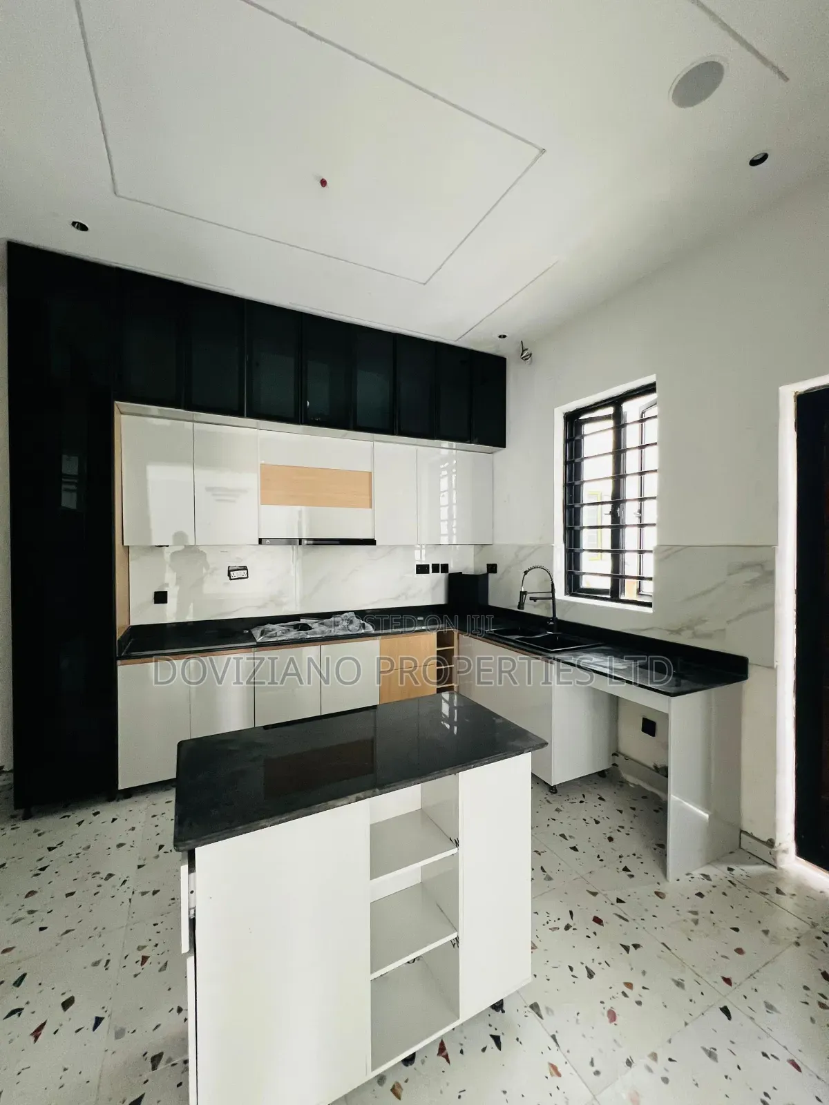 4bdrm Duplex in Ikota for sale in Ikota