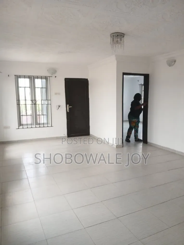 5bdrm Duplex in Ologolo for rent in Ologolo