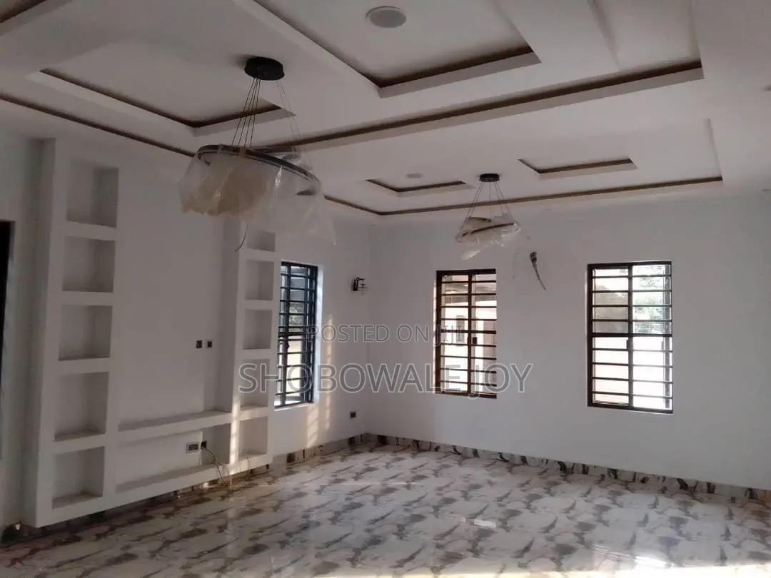 5bdrm Duplex in Thomas Estate Ajah for sale in Thomas Estate