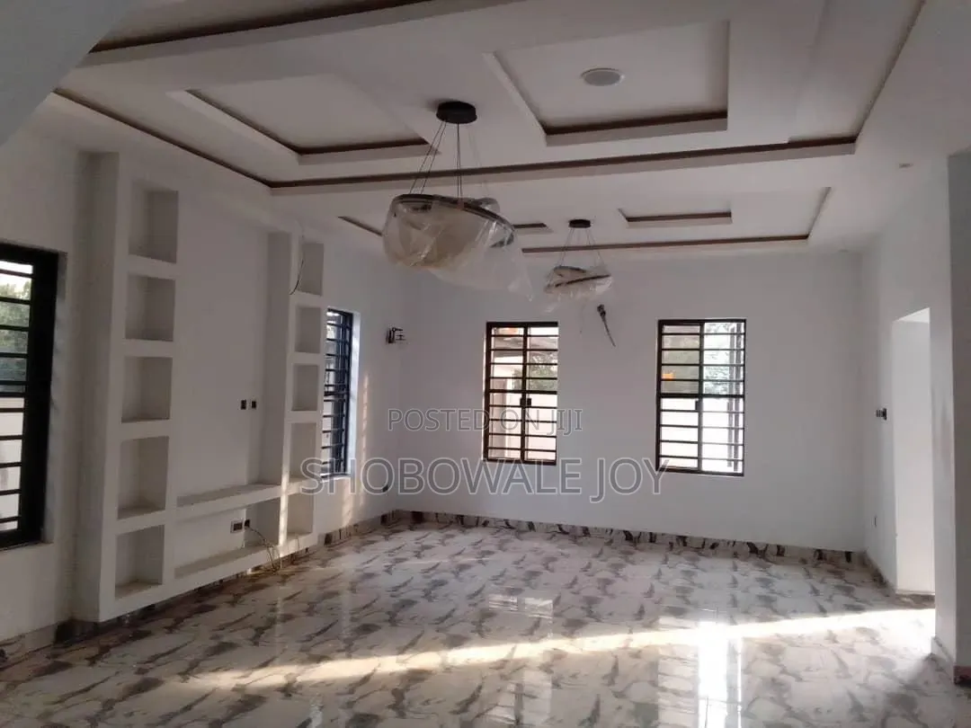 5bdrm Duplex in Thomas Estate Ajah for sale in Thomas Estate