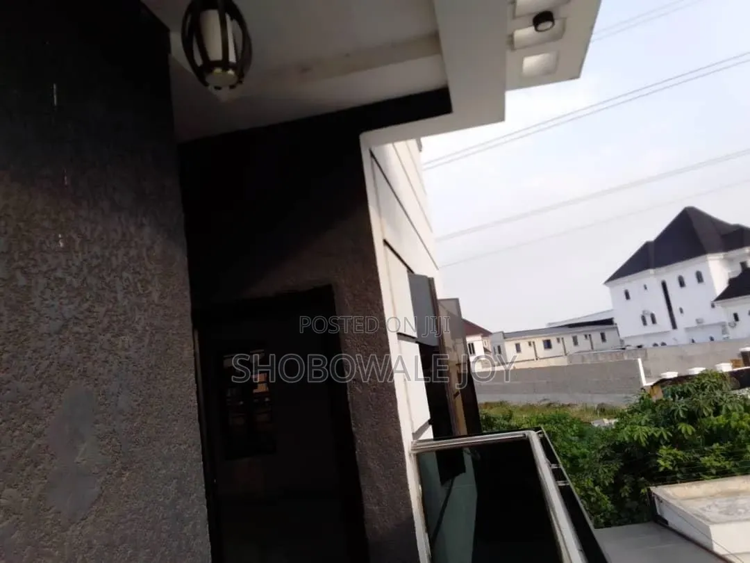 5bdrm Duplex in Thomas Estate Ajah for sale in Thomas Estate