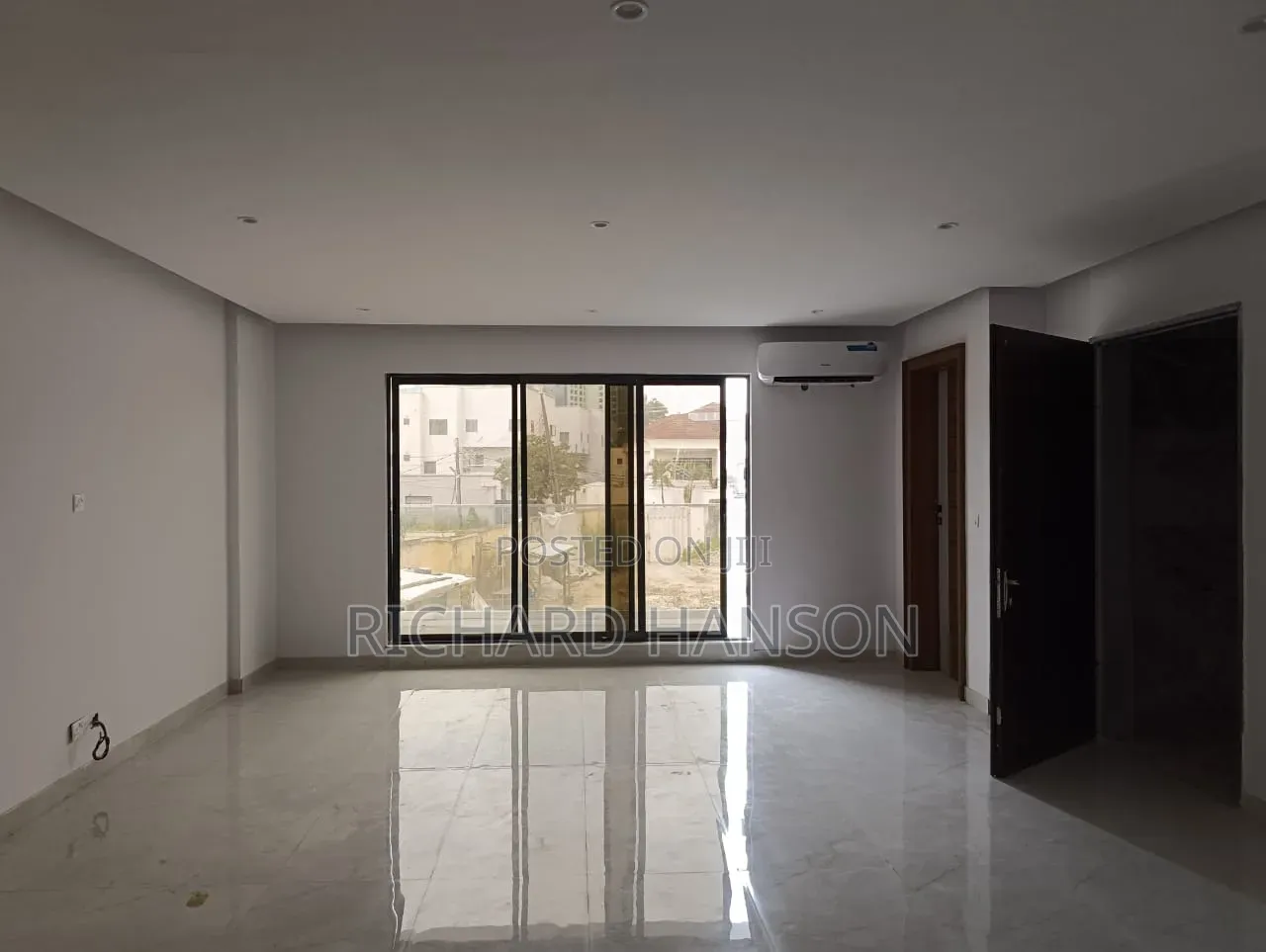 3bdrm Apartment in Parkview for sale in Parkview Estate