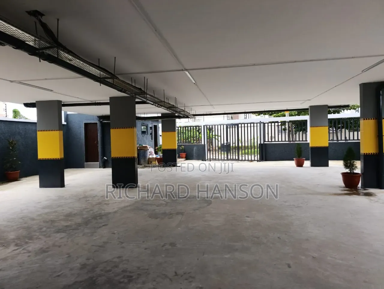 3bdrm Apartment in Parkview for sale in Parkview Estate