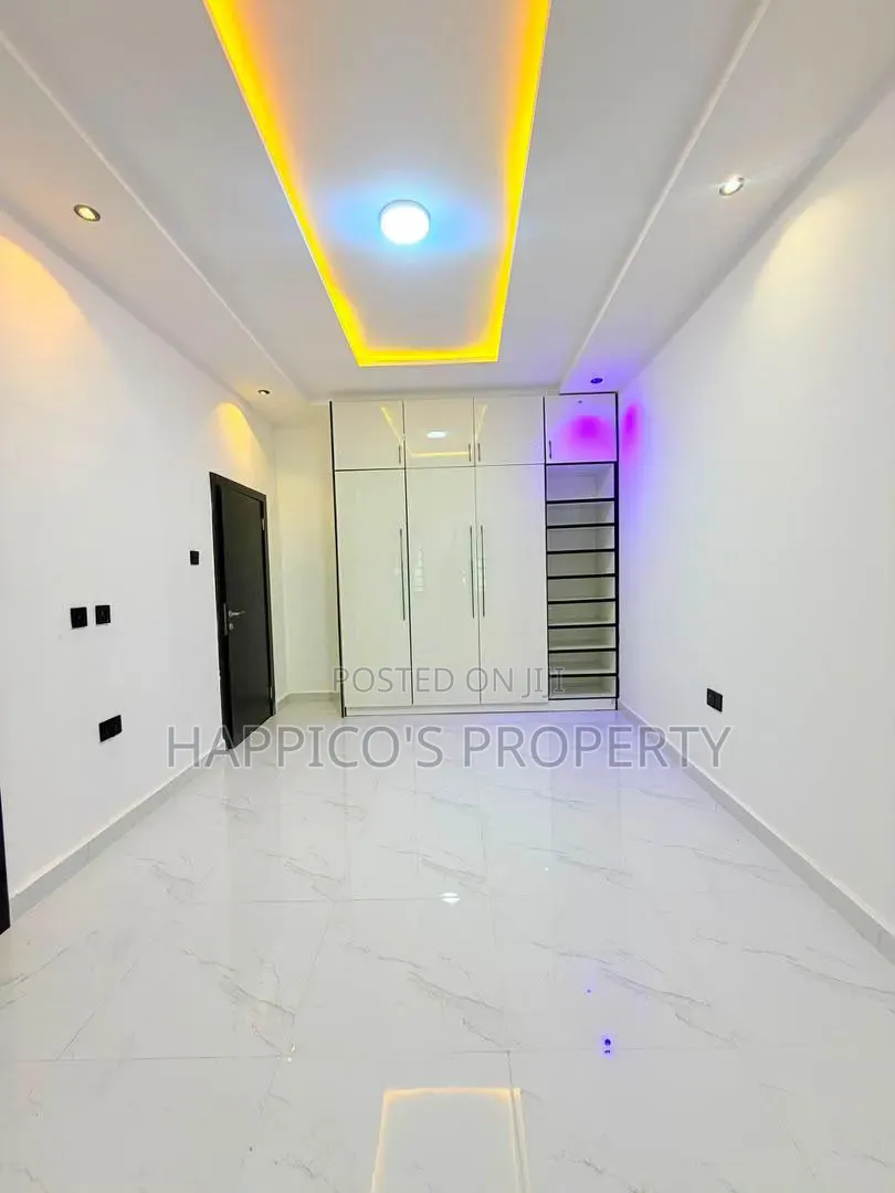 3bdrm Apartment in Ifako-Gbagada for sale in Ifako-Gbagada