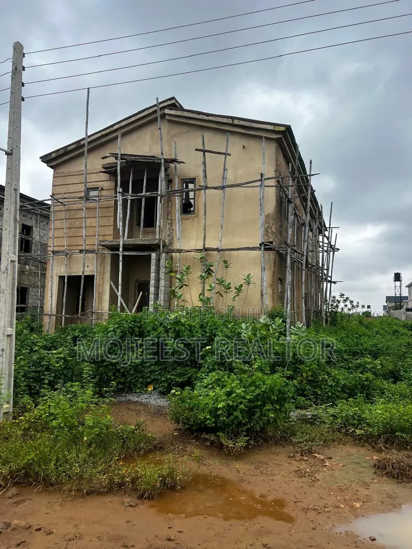 5bdrm Duplex in Shalom Estate, Lugbe District for sale in Lugbe District