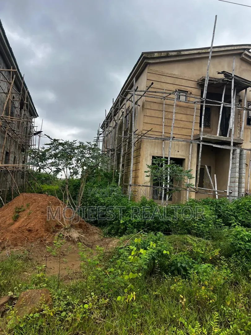 5bdrm Duplex in Shalom Estate, Lugbe District for sale in Lugbe District