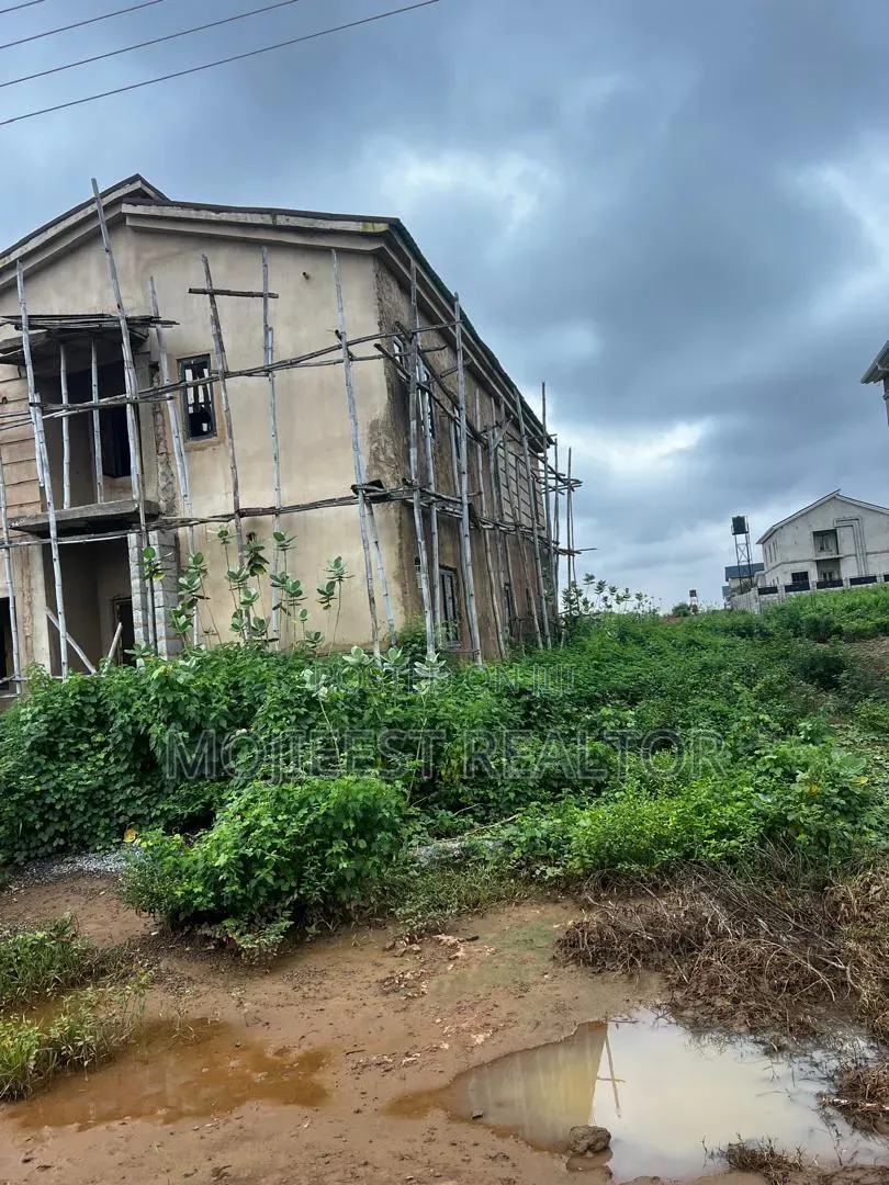 5bdrm Duplex in Shalom Estate, Lugbe District for sale in Lugbe District