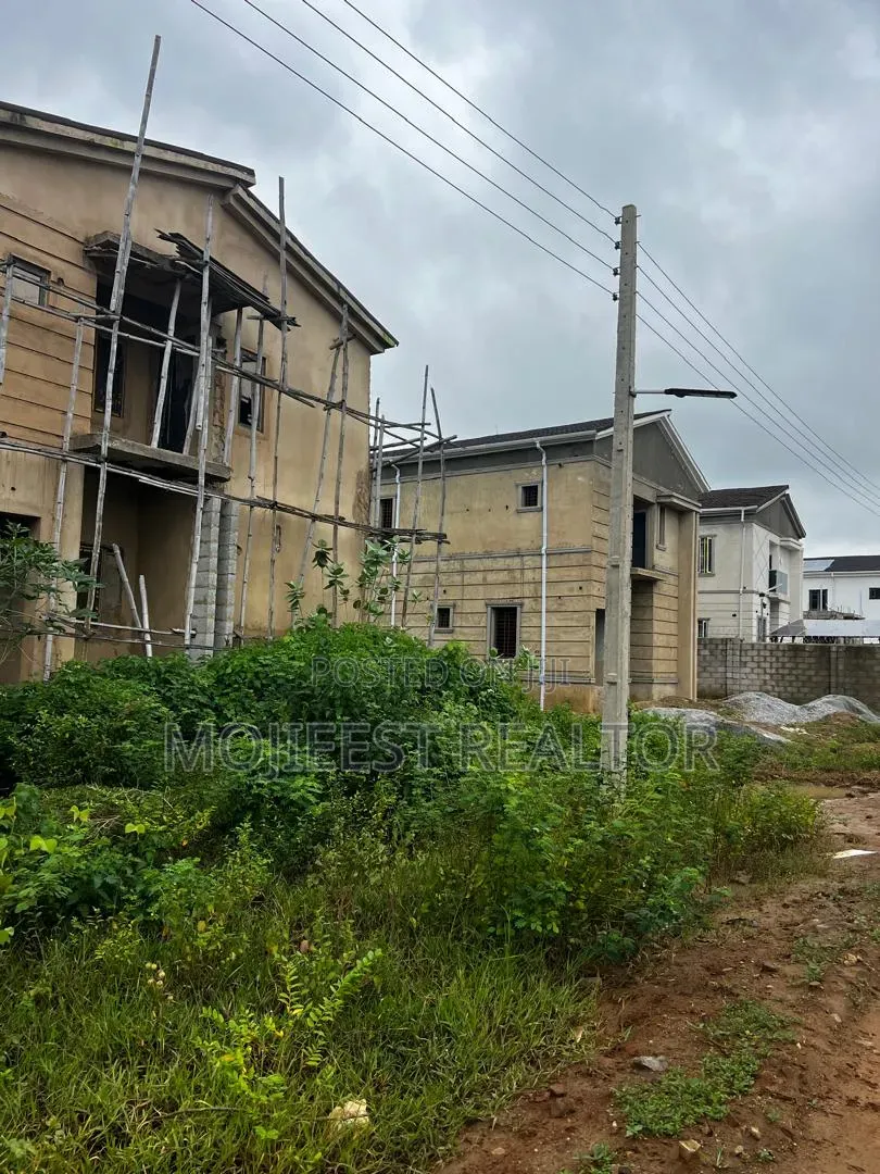 5bdrm Duplex in Shalom Estate, Lugbe District for sale in Lugbe District