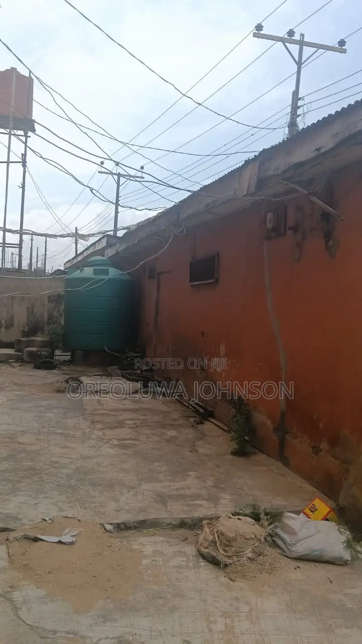 3bdrm Block of Flats in Iseri Olofin for sale in Iseri Olofin