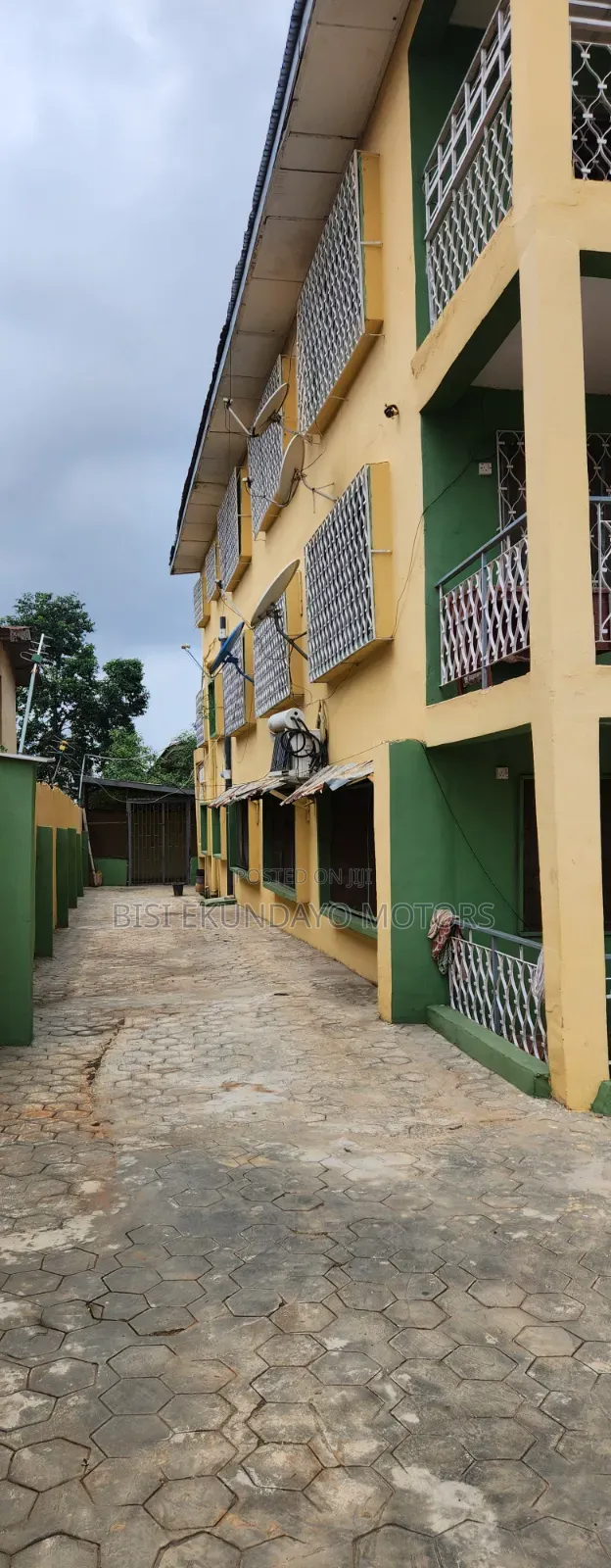 16bdrm Block of Flats in Bolumole, Ring Road, Ibadan for sale in Ibadan