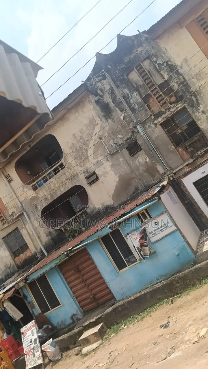 2bdrm Block of Flats in Iseri Olofin for sale in Iseri Olofin