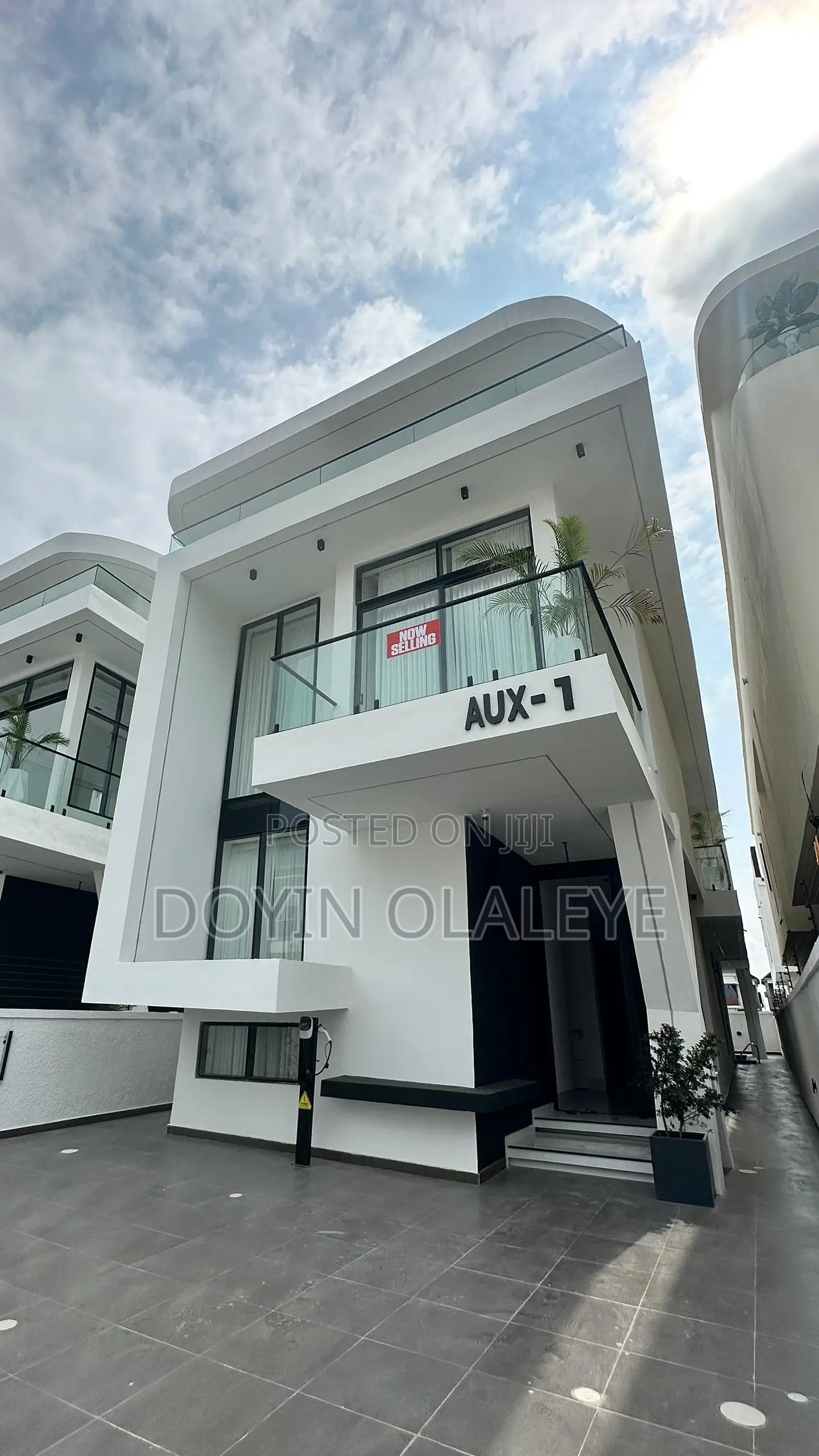 5bdrm Duplex in Chevron for sale in Chevron
