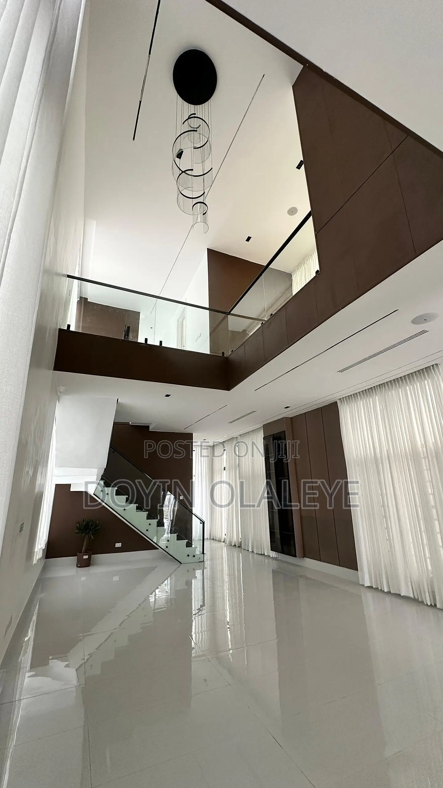 5bdrm Duplex in Chevron for sale in Chevron
