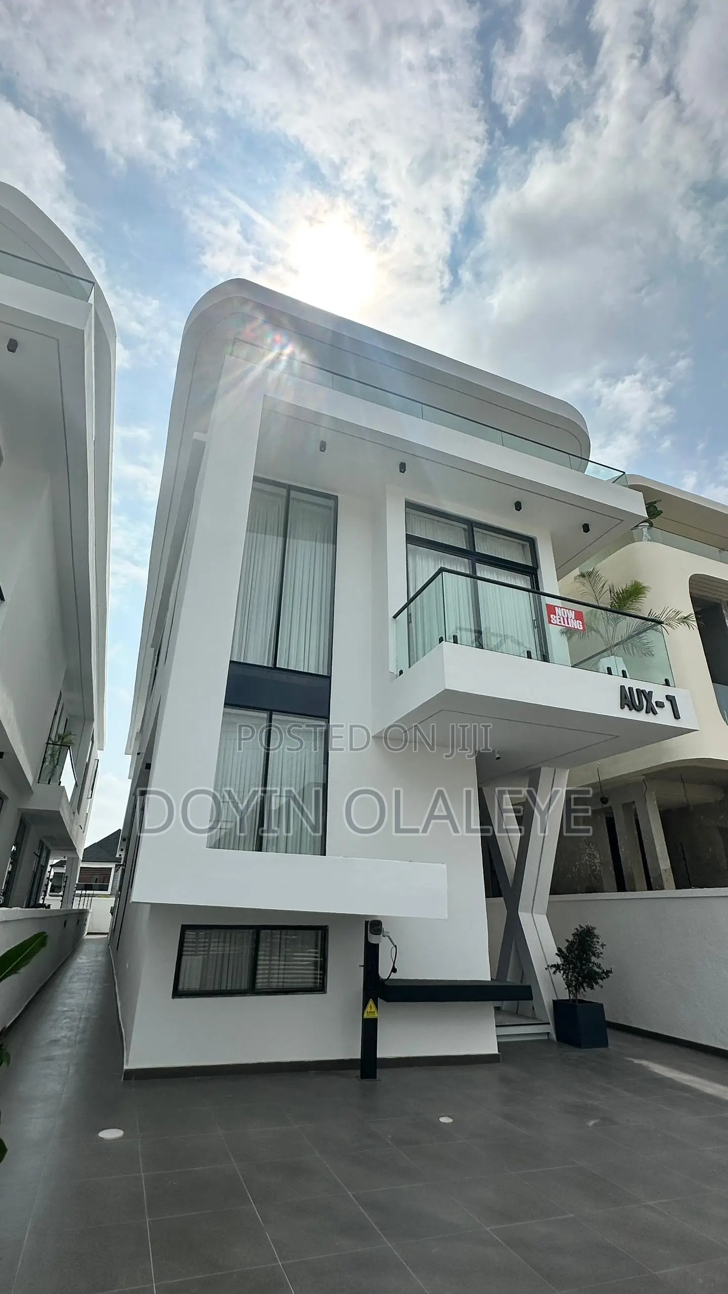 5bdrm Duplex in Chevron for sale in Chevron