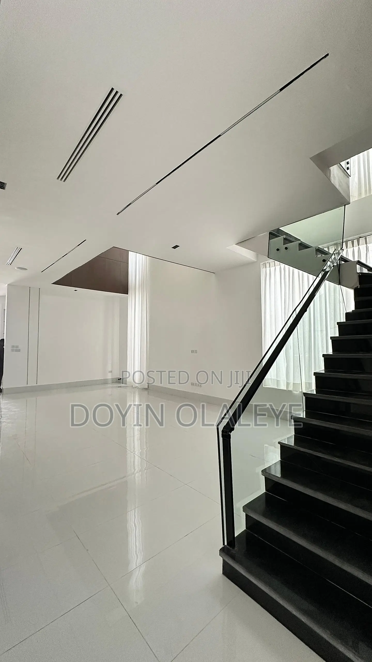 5bdrm Duplex in Chevron for sale in Chevron