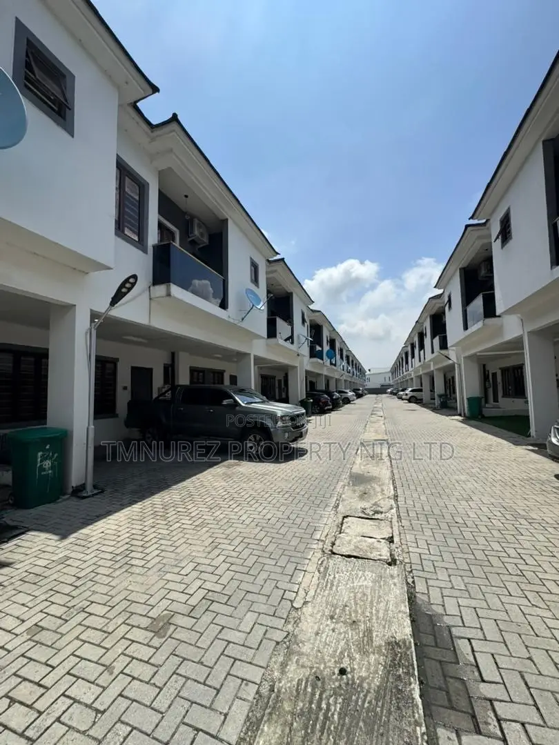 4bdrm Duplex in Chevron for rent in Chevron