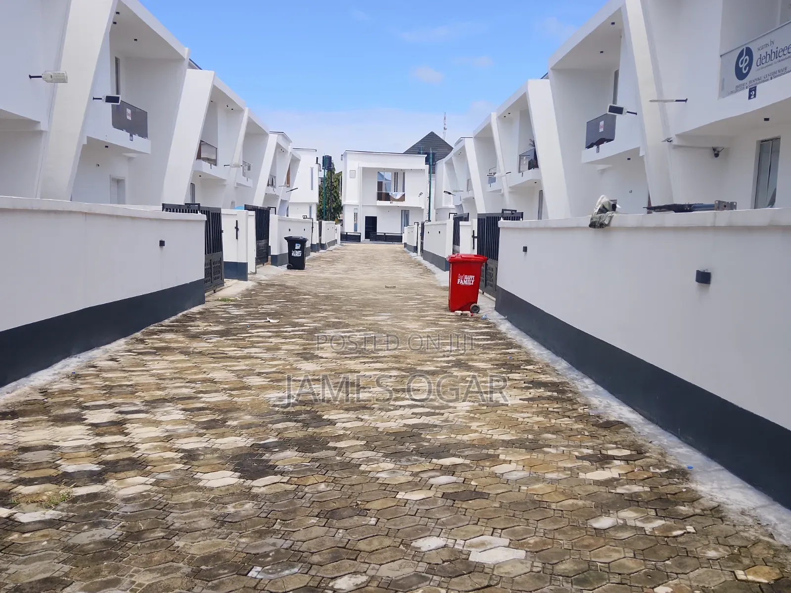 4bdrm Duplex in Ikota Gra for rent in Ikota